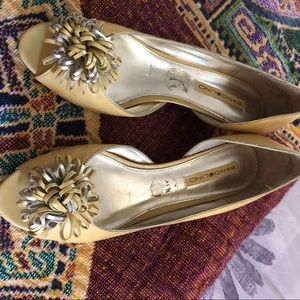 Cute Bandolino light yellow slip ons